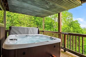 Outdoor spa tub