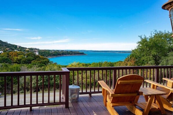 Welcome to Rivendell Skyline Retreat! Beautiful views of Canyon Lake and the Texas Hill Country!