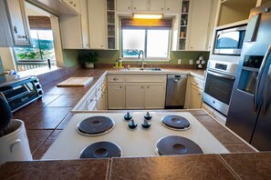 Fully equipped kitchen