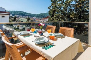 屋外ダイニングエリア