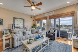 Lakefront Paradise-Main Living Area