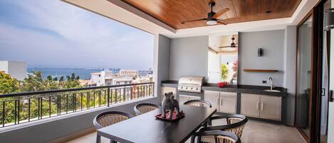Stylish 2-bedroom condo with panoramic view