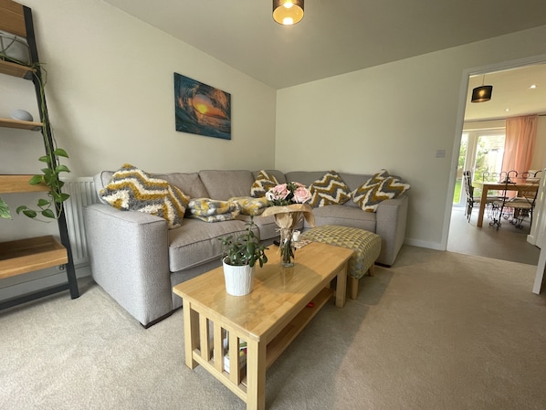 Living Room / Lounge