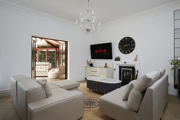 Living Room / Lounge