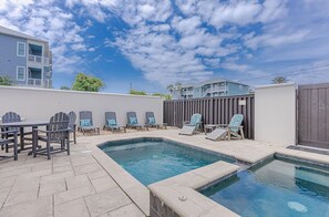 Private pool