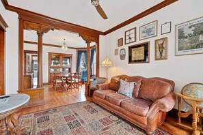 Home Decor, Furniture, Indoors, Living Room, Couch
