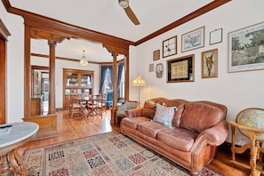 Home Decor, Furniture, Indoors, Living Room, Couch
