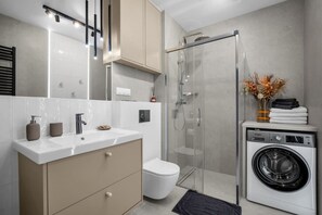 Bathroom with Shower | Book Now with RENTUJEMY.COM