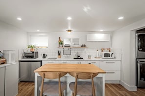 Keurig with coffee pods and electric kettle with tea are provided.