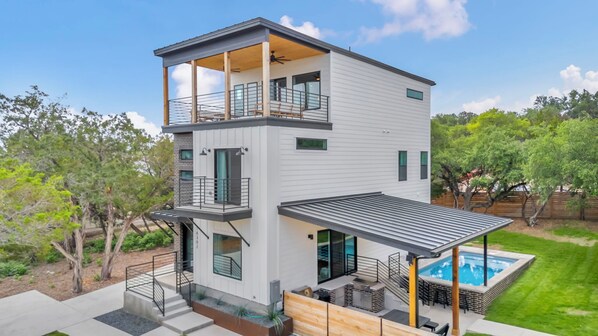 3 story with pool
