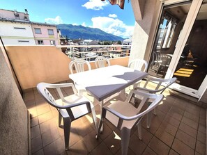 屋外ダイニングエリア