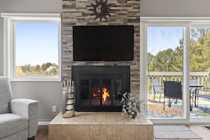 Family Room TV & Fireplace
