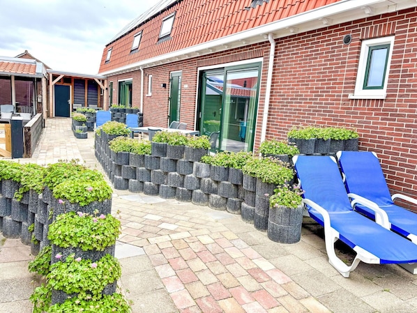 Shrub, Residential Area, Home, Estate, Garden, Lawn, Landscaping, Yard, Mansion, Villa