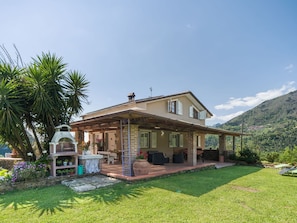 Maison, Domicile, Porche, Zone Résidentielle, Toit, Chalet, Biens, Ferme, Balcon, Jardin