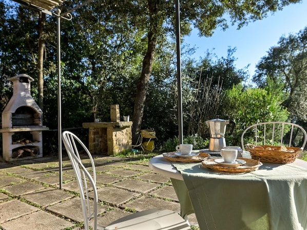 Meubles, Mobilier De Jardin, Chaise, Table, Tableau De Plein Air, Jardin, Arrière-Cour, Ombre, Table Cuisine Et Salle A Manger, Cour