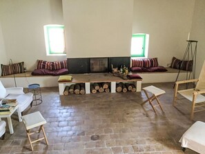 Meubles, Sol, Sol, Design Intérieur, Éclairage, Pièce, Chaise, Plafond, Salon, Tache De Bois