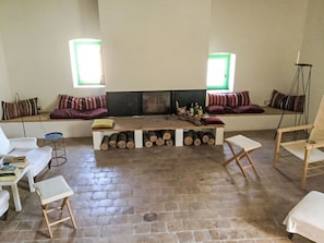 Meubles, Sol, Sol, Design Intérieur, Éclairage, Pièce, Chaise, Plafond, Salon, Tache De Bois