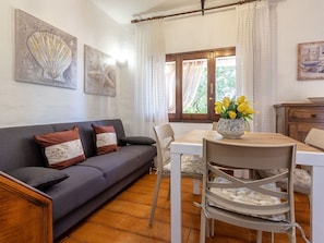 Mueble, Diseño De Interiores, Piso, Sofá, Suelo, Madera, Habitación, Mesa, Sala, Casa
