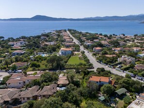 Residential Area, Coast, Bird'S-Eye View, Coastal And Oceanic Landforms, Landscape, Aerial Photography, Suburb, Neighbourhood, Sea, Home