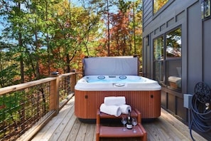 Soak in a private jacuzzi w/ forest views, deck lights, towels & mountain air!