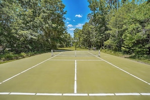Pool, Spa, Summer Kitchen, Pickleball, Basketball