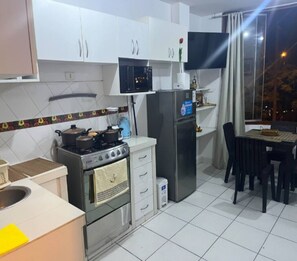 Fully equipped kitchen.