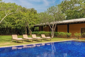 Mount Cinnamon Pool, Swimming Pool