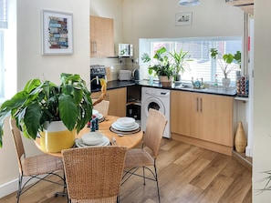 Kitchen/diner | Kookaburra Lodge, Brecon