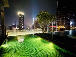 Infinity pool