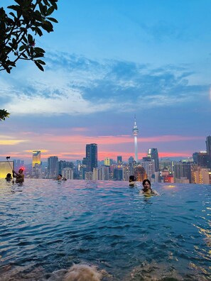 Infinity pool