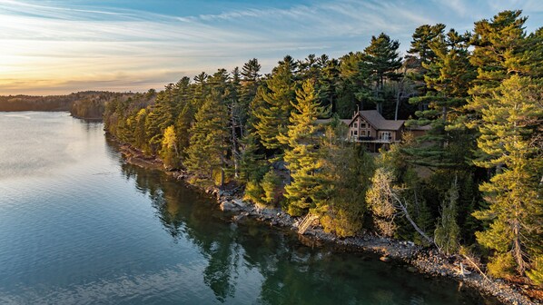 Sitting up high overlooking the ocean, Singing Shores has stunning views