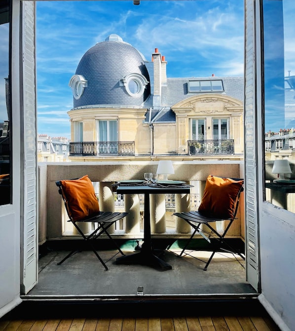 1st balcony