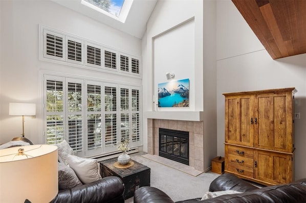 Living area: Gas fireplace
