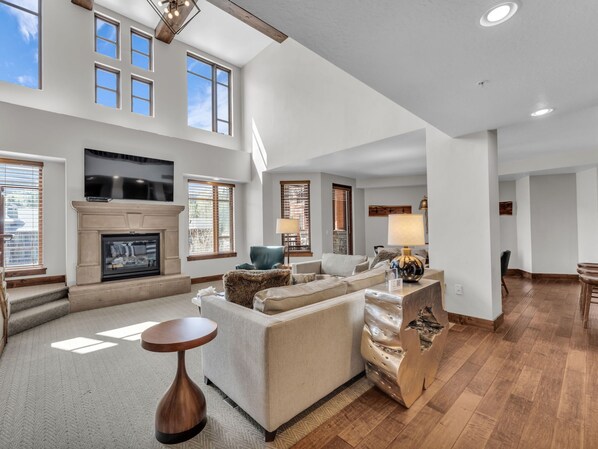 Living room 1: Main floor, gas fireplace, Smart TV, patio access