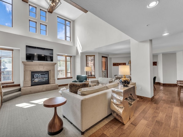Living room 1: Main floor, gas fireplace, Smart TV, patio access