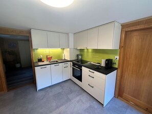 Cabinetry, Countertop, Property, Furniture, Tap, Kitchen, Sink, Drawer, Building, Interior Design