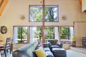 Huge Beautiful windows to enjoy the beauty