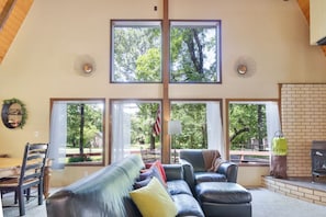 Huge Beautiful windows to enjoy the beauty