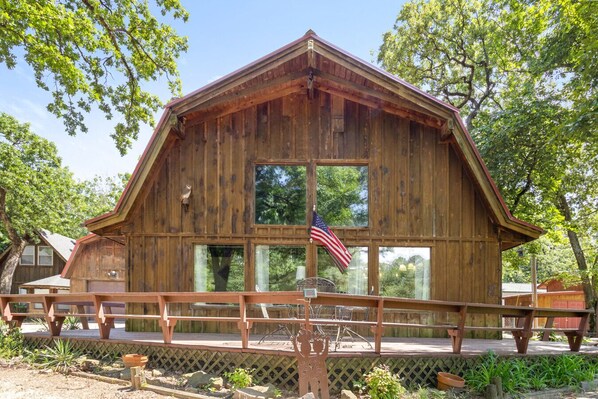 Barrel Cabin @ Sandy Bass Bay!