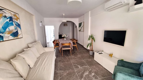Living room + TV + Sofabed + dining area