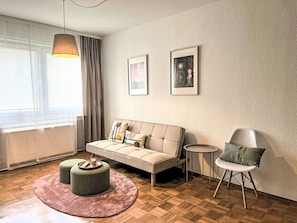 Meubles, Design IntĂ©rieur, Sol, Sol, Bois, PiĂšce, CanapĂ©, Salon, Ăclairage, Domicile