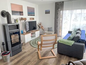 Möbel, Flooring, Interior Design, Holz, Fussboden, Zimmer, Holzboden, Wohnzimmer, Beleuchtung, Stuhl
