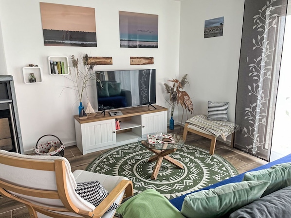 Möbel, Interior Design, Flooring, Holz, Zimmer, Fussboden, Wohnzimmer, Textil, Beleuchtung, Zuhause