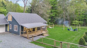 Welcome to Hare & Hollow, a modern woodland retreat in the Catskills designed for comfort, style, and connection to nature.
