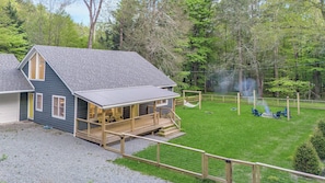 Welcome to Hare & Hollow, a modern woodland retreat in the Catskills designed for comfort, style, and connection to nature.