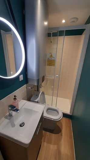 Bathroom WC 2