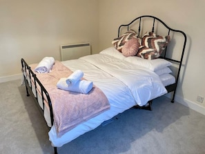 Bedroom 1 king size