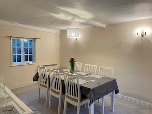 Dining room, with seating for 8