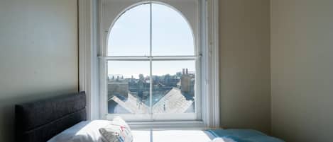Bedroom 2 twin