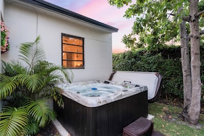 Bain à remous extérieur